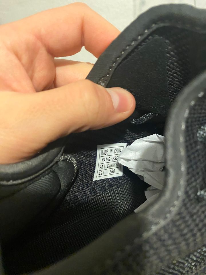 Yeezy Boost 350 V2 Schwarz Größe: 42 in Bad Hersfeld