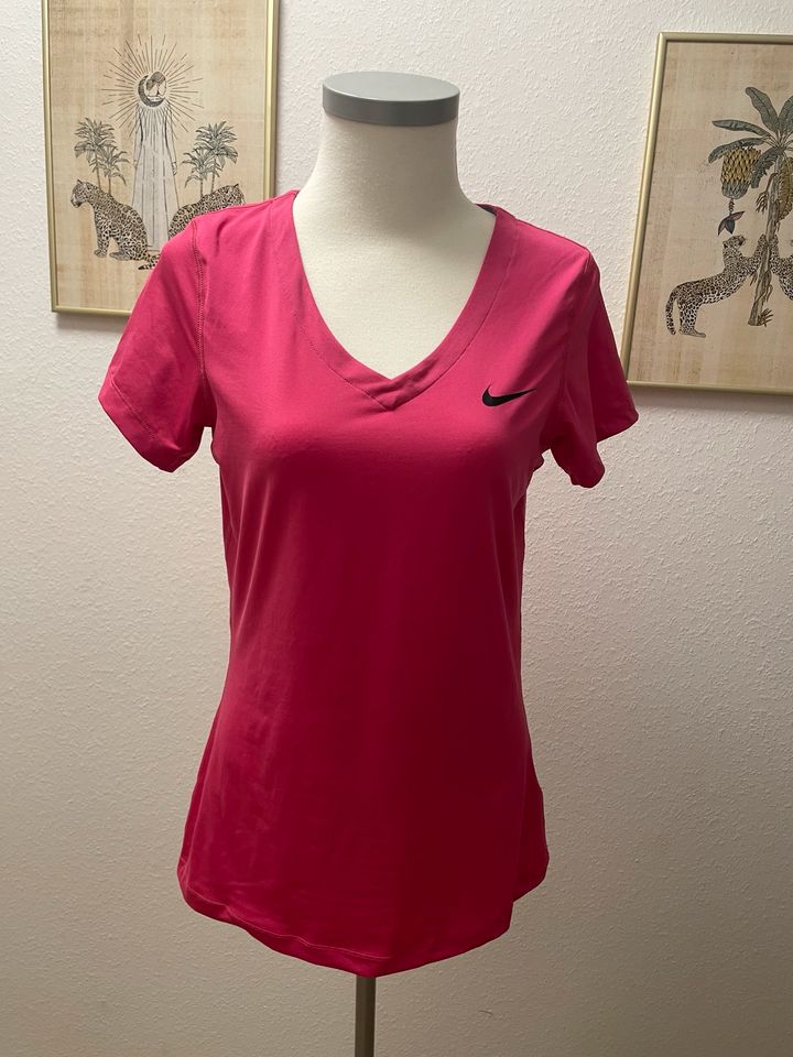 NIKE Pro Shirt Gr. L pink neuwertig in Wiesbaden