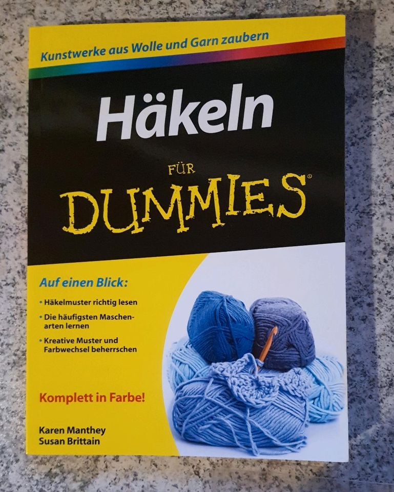 Häkelbücher und Häkelnadeln in Niemetal