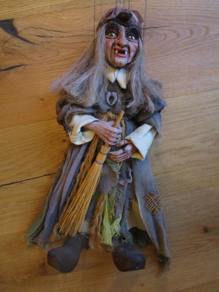 Marionette Hexe von Rici 42cm Stirnband Besen Handarbeit Holz in Landau in der Pfalz