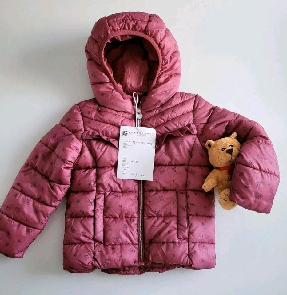 NEU Mädchen Jacke gr 104 Fuchsia pink Blumen Kapuze in Frankfurt am Main