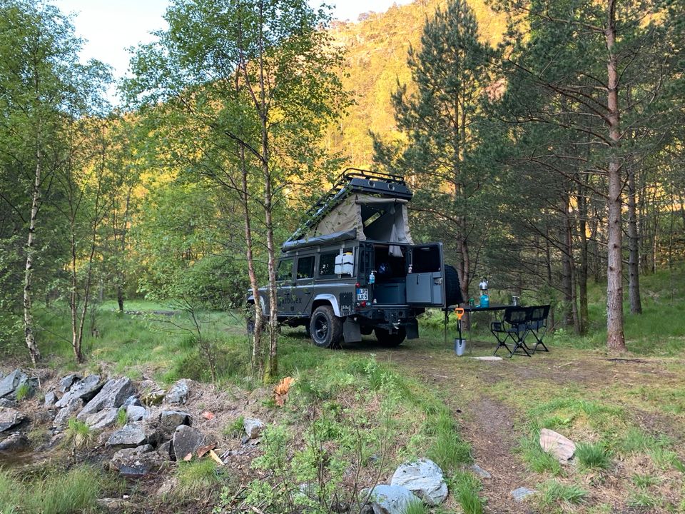 Land Rover Defender Camper in Detmold