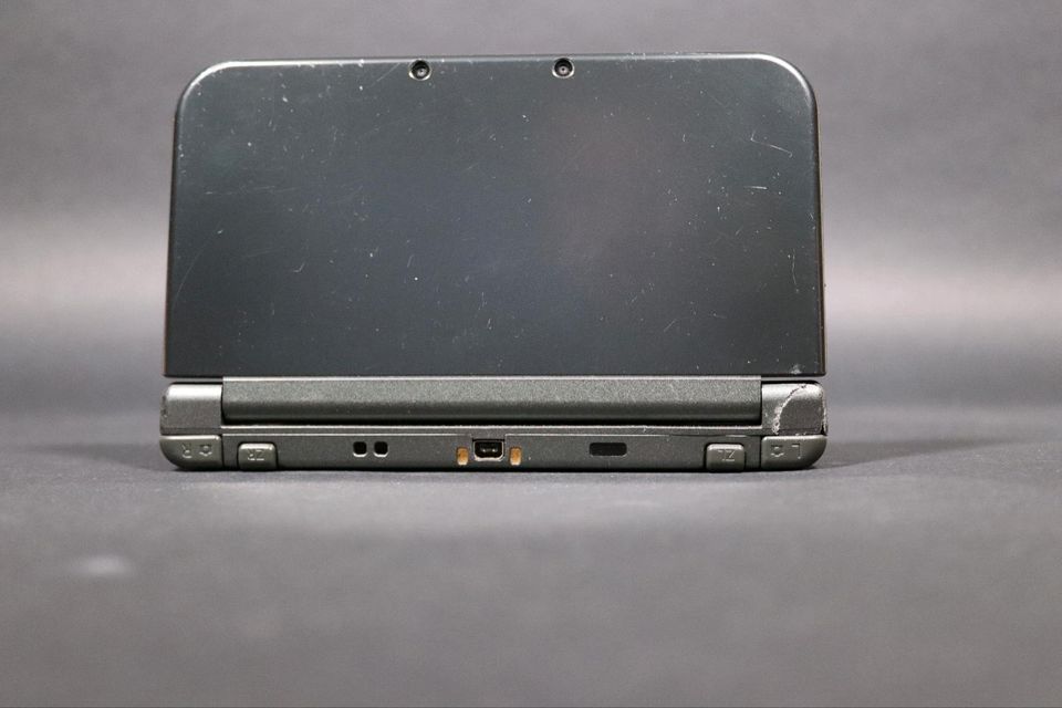 Nintendo new 3DS XL IPS Grau Metalic + Zubehör 3 Stifte,  Ladeger in Neumünster
