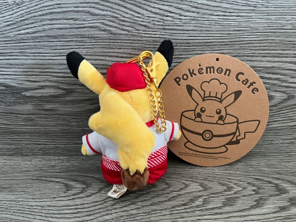 Pokemon Pokémon Cafe Chef Waitress Pikachu Plushie Exklusiv in Bonn