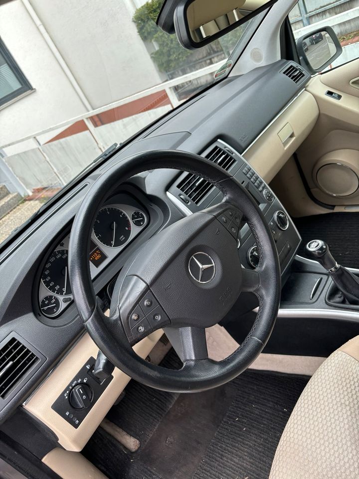 Mercedes Benz B200 CDI in Unkel