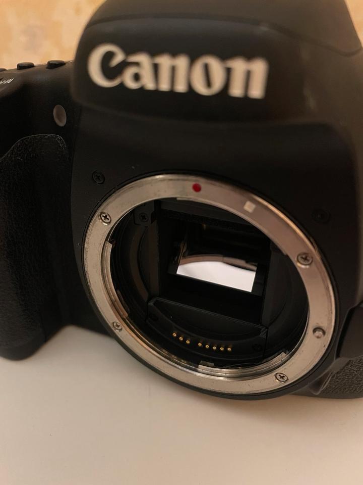 Canon Eos 7d Spiegelreflex mit Objektiven Akku Digitalkamera in Berlin