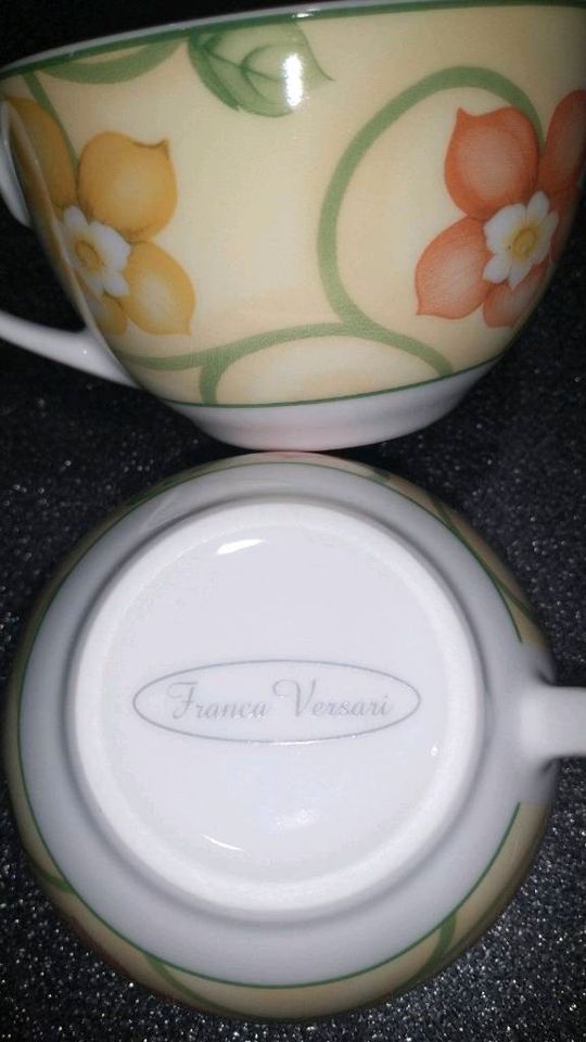 Schöne Tasse mit Blumenmuster von Franca Versari 2 Stück vorhand. in Welzheim