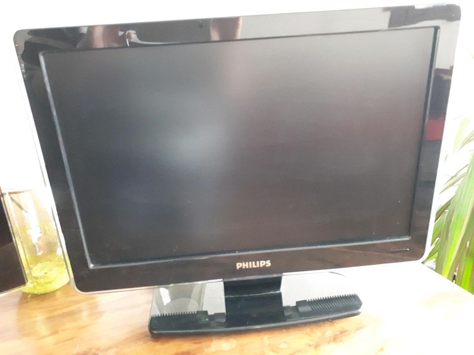 Philips TV an Bastler in Leverkusen