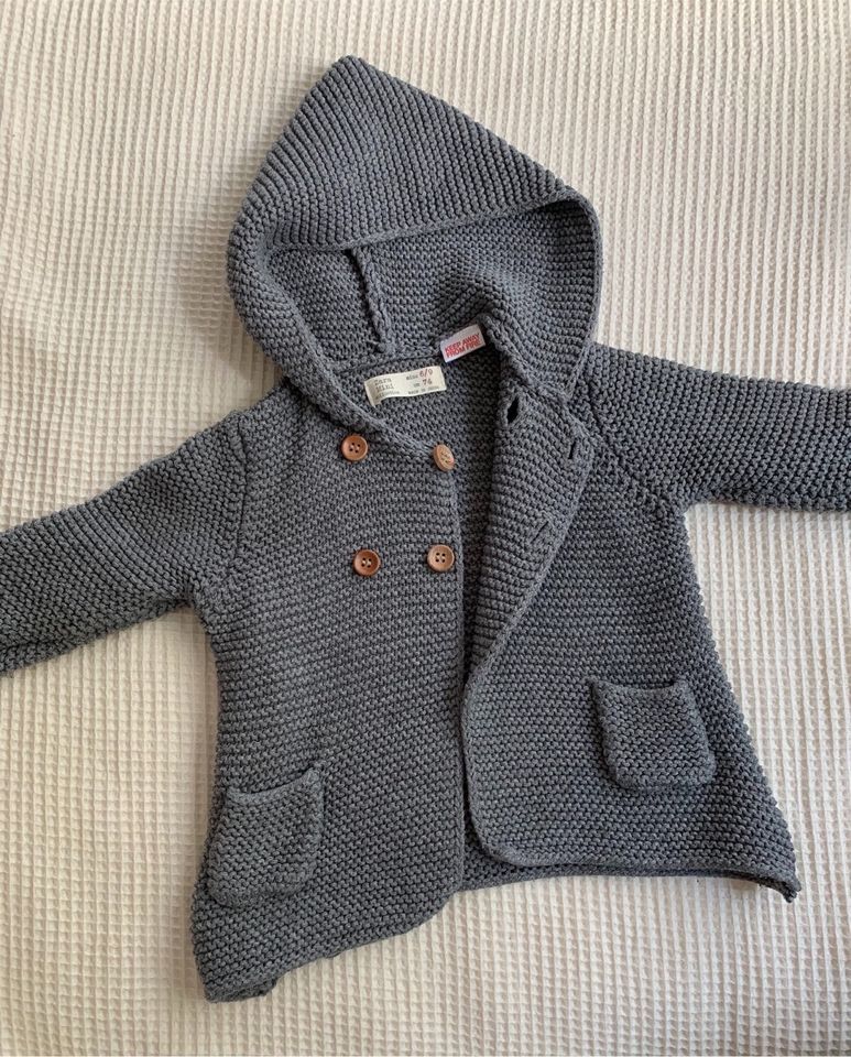 Zara • Strickjacke • grau • 74 • Jäckchen • Kapuze in Würzburg