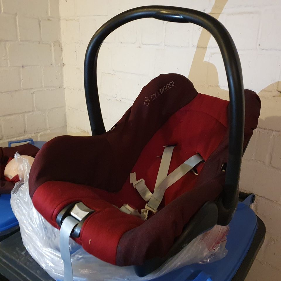 Babyschale Maxi Cosi, Autositz, Kindersitz, Rot Farbe in Bottrop