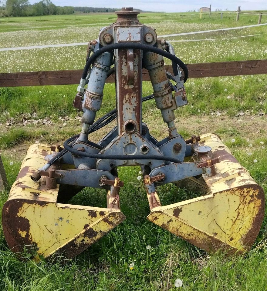 Greifer Bagger M1000 t188 t174 DDR kn410 in Ilmtal-Weinstraße