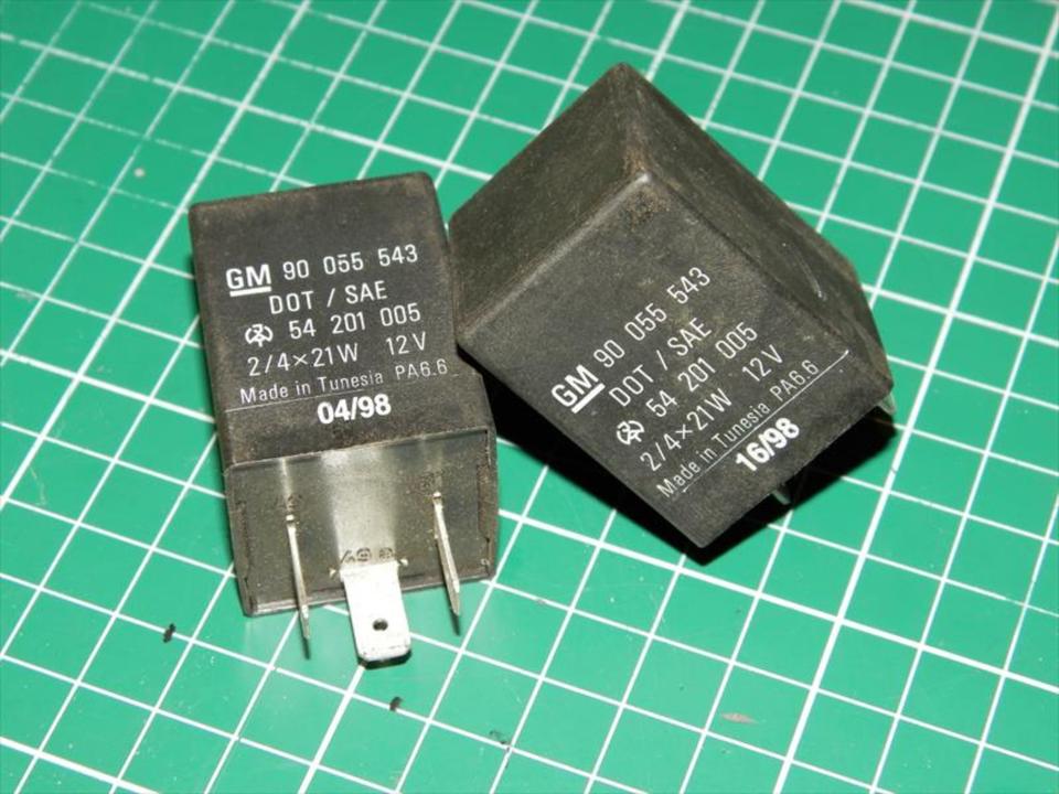 1 x Relais 2/4x21W 12V Blinkerrelais OPEL GM 90055543 1226902 in Durmersheim
