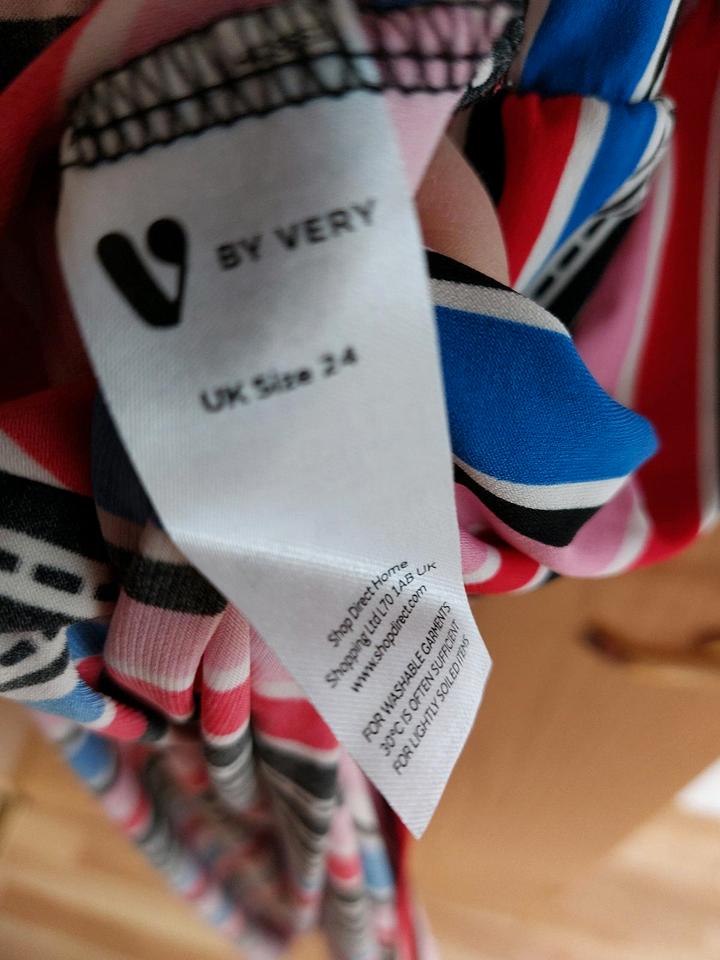 Langes Sommerkleid. Größe 50/52. Preis 6 € zzgl. Versandkosten in Bad Orb