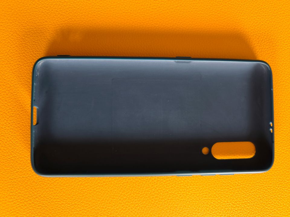 Xiaomi MI9, 128 GB, blau mit Original-Zubehör in Fränkisch-Crumbach