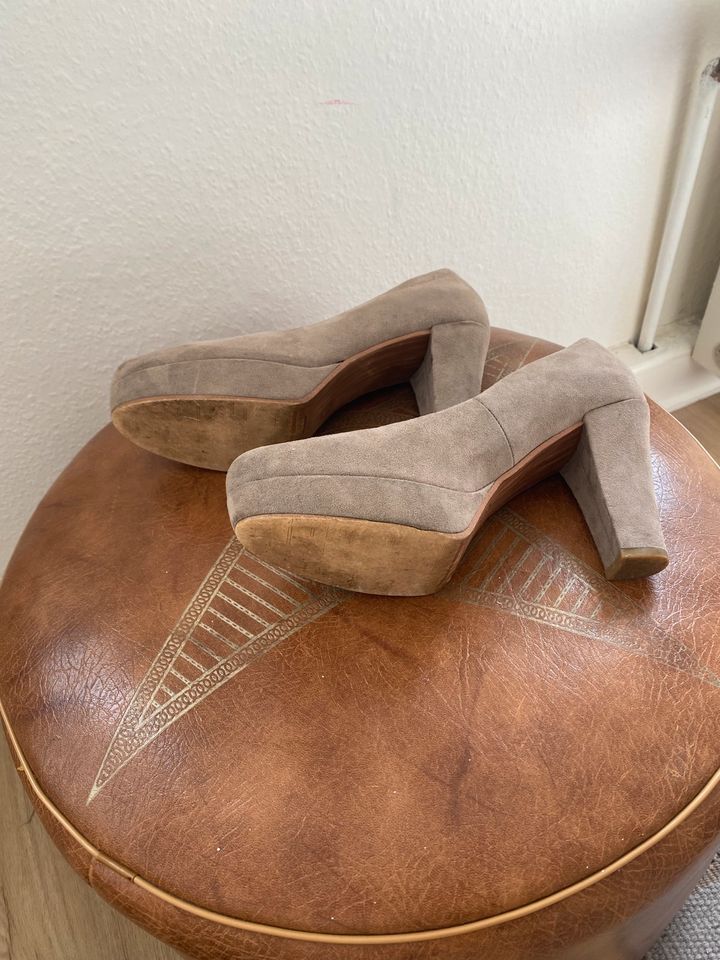 TAMARIS Damen Pumps 38, beige, Wildleder ** guter Zustand** in Nürnberg (Mittelfr)