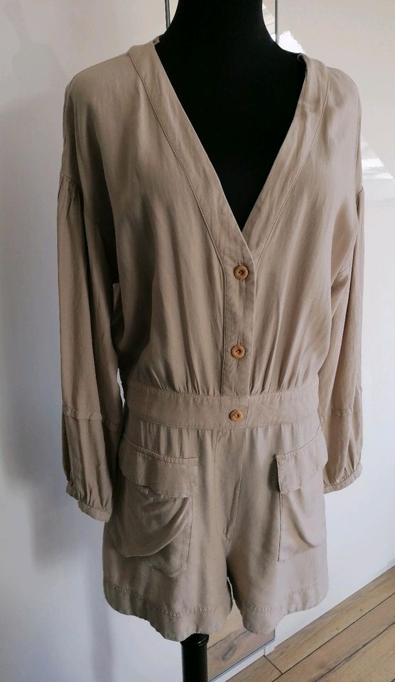 JUMPSUIT kurz overall Zara neu Gr L beige in Hambühren