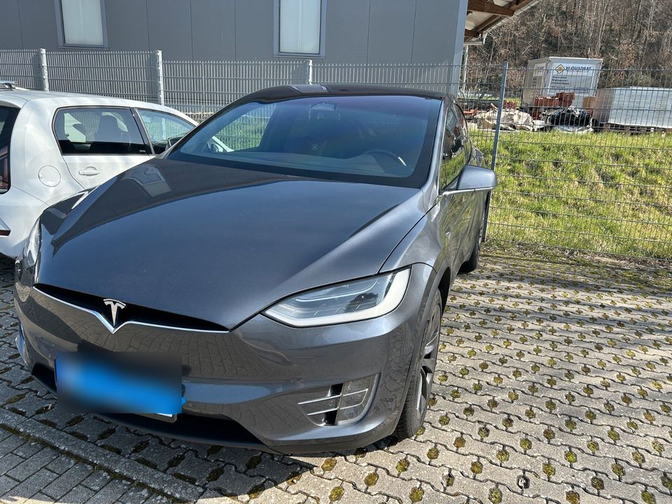 Tesla Model X 100D - AHK, Audio, Gepflegt in Gernsbach