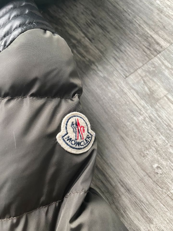 Moncler Daunenmantel Orophin Khaki in Bremen