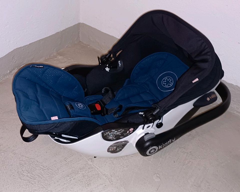 KIDDY I SIZE PLUS BABYSCHALE ISOFIX MIT BASISSTATION MAXI COSI in Stuttgart