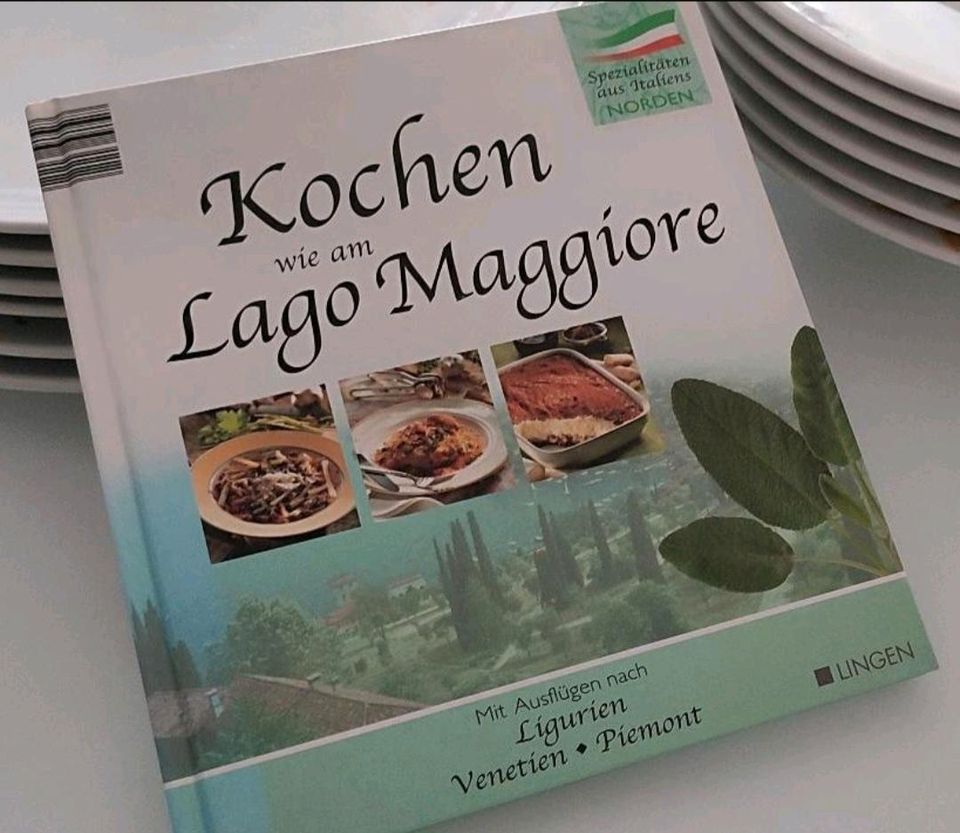 Pizza- und Pastateller Konvolut mit Kochbuch in Bad Doberan