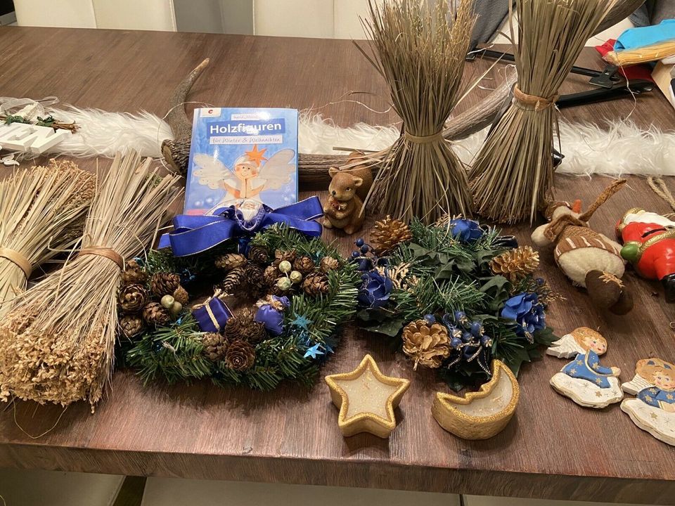 Weihnachts deko Tür Kranz Öl Lampe Windlicht Buch Holz Nikolaus in Altenbeken