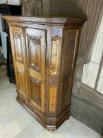 BAROCKSCHRANK EICHE SCHNITZWERK 18-TES JHDT HOLZ MASSIV BAROCK SCHRANK - Versand möglich 99 Euro - Wir sind für Sie da lokal in 86830 Schwabmünchen oder online ARTHOME24 Bayern - Schwabmünchen Vorschau