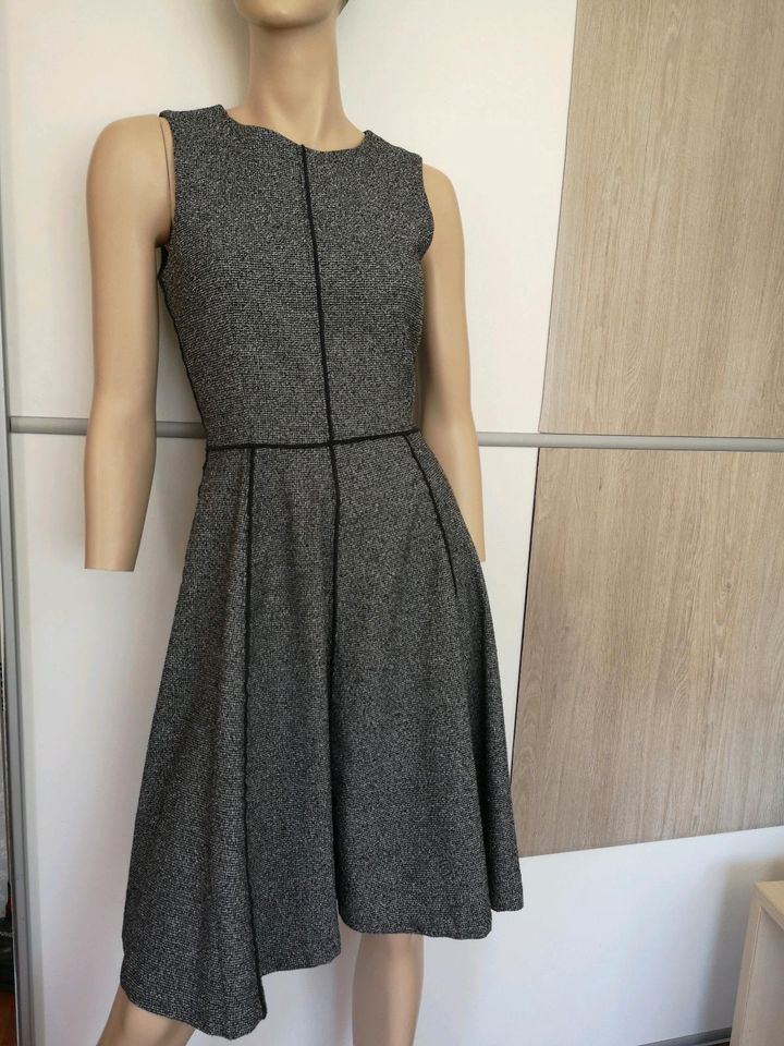 Kleid von H&M Gr S 34, ungetragen, neu in Teublitz