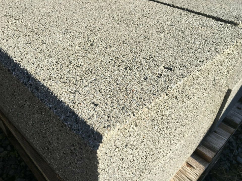 Granit-Blockstufe hellgrau 100/37,5/15cm in Burglauer