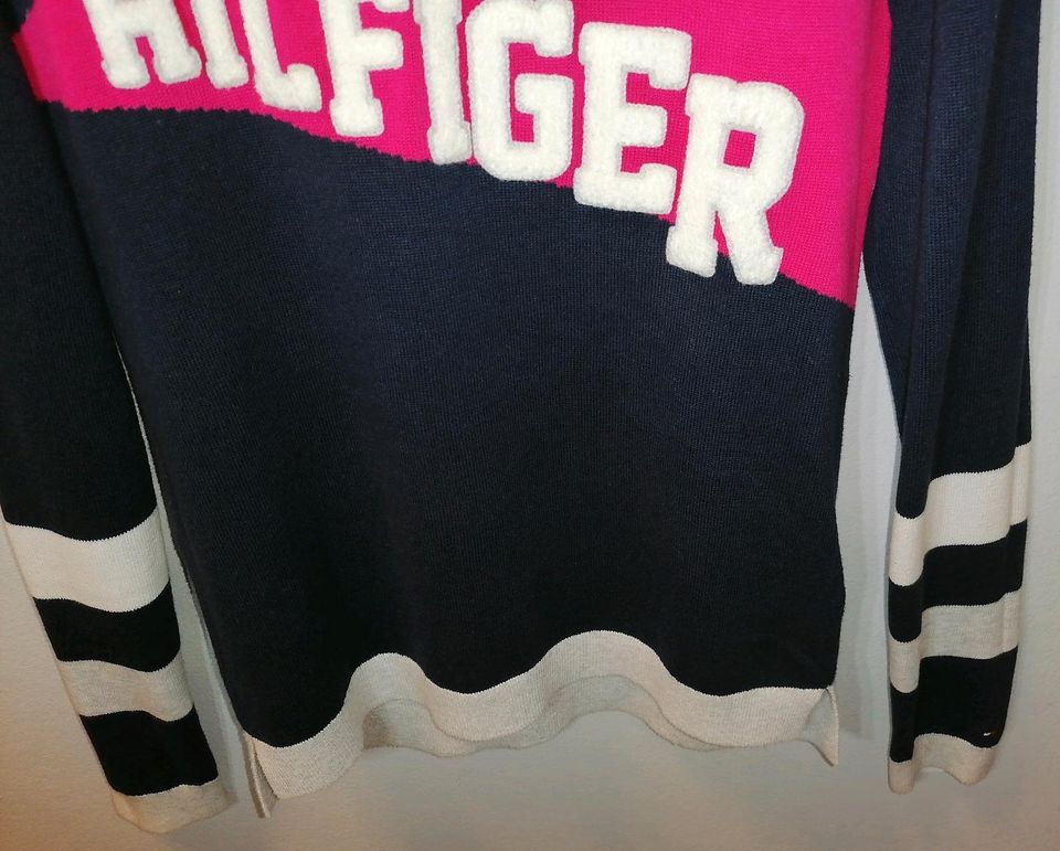 Tommy Hilfiger Kleider und Pullover, Gr. 140,152 in München