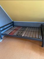 Verkaufe ein Bett mit Lattenrost Niedersachsen - Walsrode Vorschau