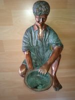 Skulptur: Bronze - Kupfer - Mann mit Schüssel, 3953 Gramm Schleswig-Holstein - Stapelfeld Vorschau