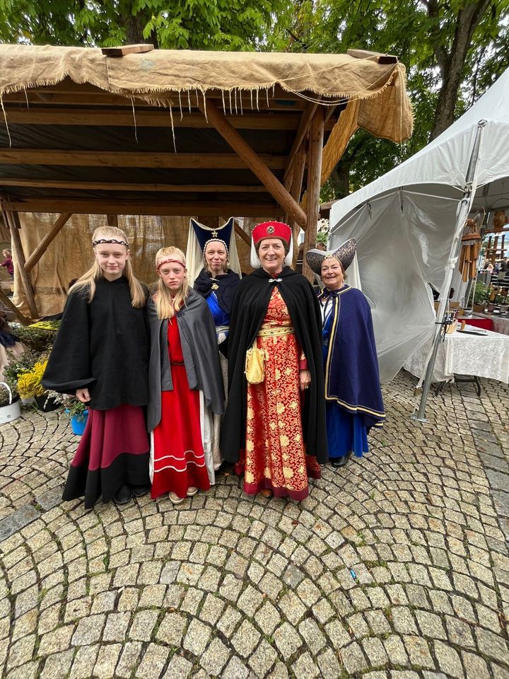 Mittelalterliche Bürger- und Adelsgruppe in Freising