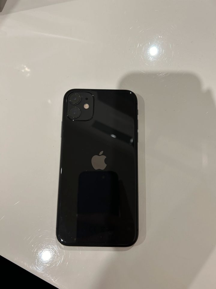 iPhone 11 (Apple) in Borchen