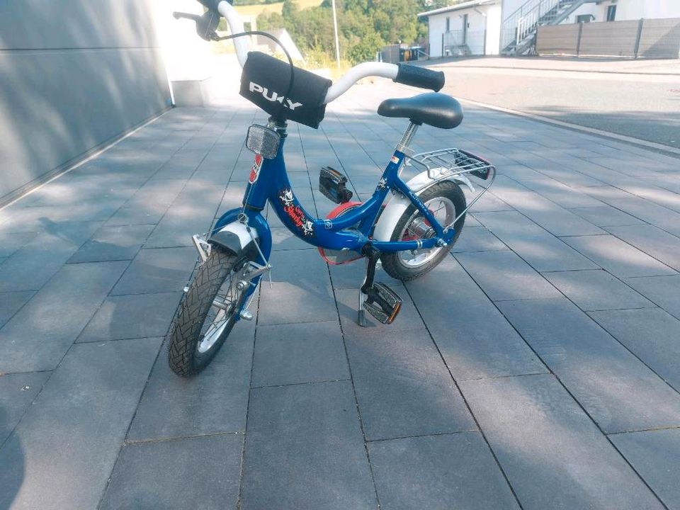 Kinderfahrrad mit Haltestange in Niederfischbach