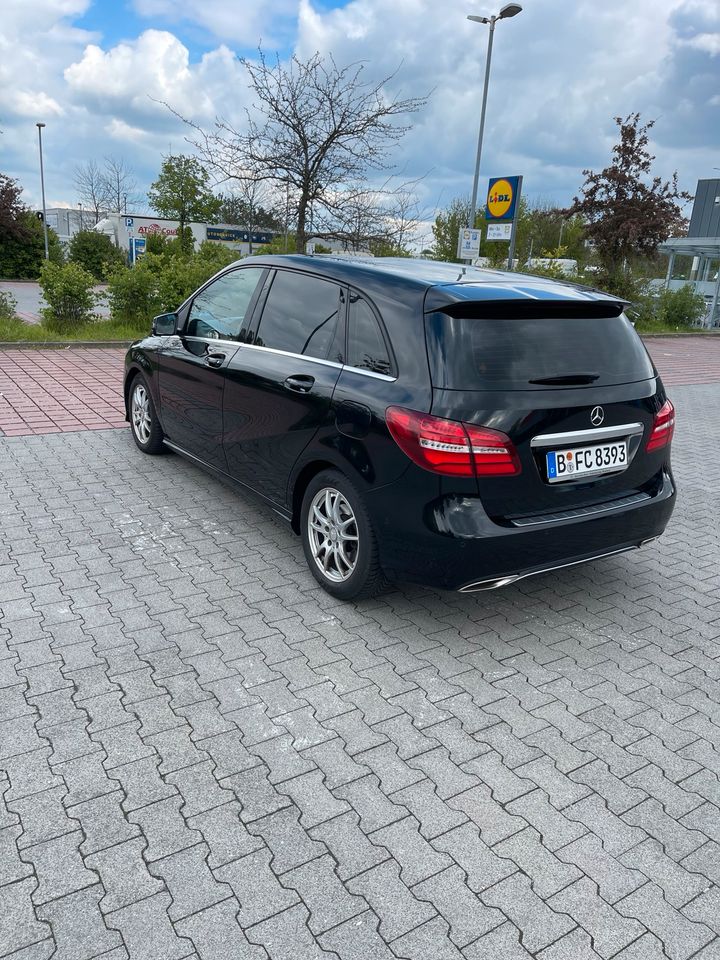 Mercedes Benz B 200d. in Berlin