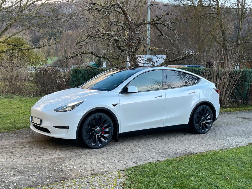 Tesla Model Y Performance mit 21 Zoll  - sofort verfügbar in Lonsee