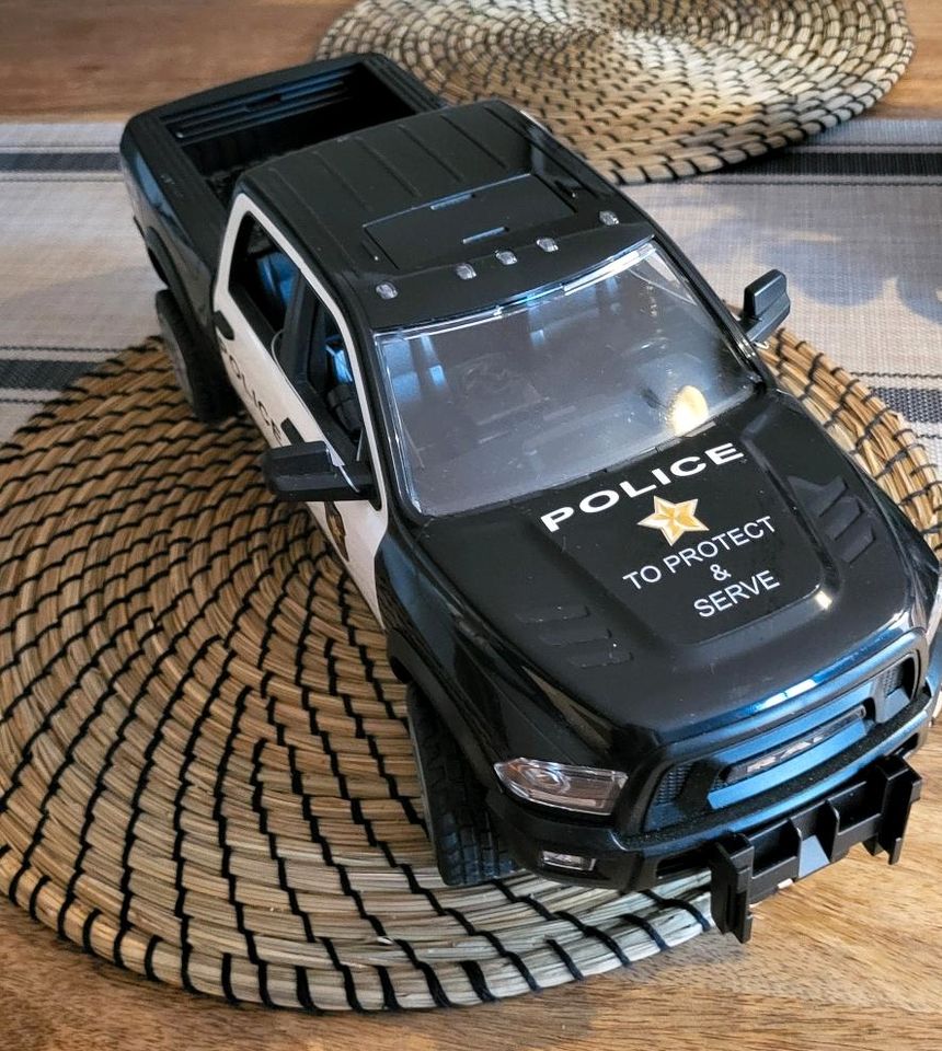 Spielzeugauto Police Dodge in Brüheim