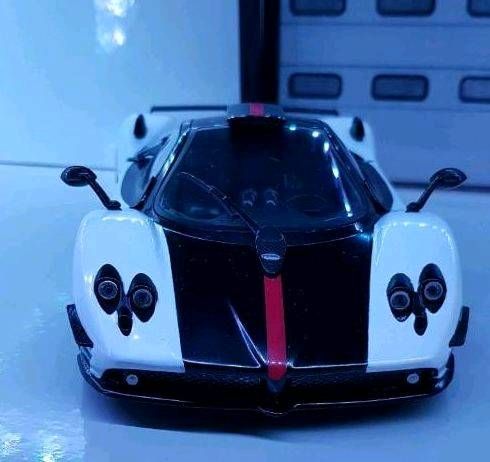 Pagani Huayra 1/18 Modell in Siegbach