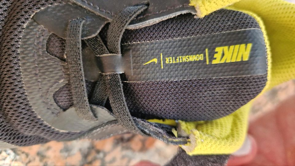 Nike Schuhe Sneaker Gr. 26 in Lauchhammer