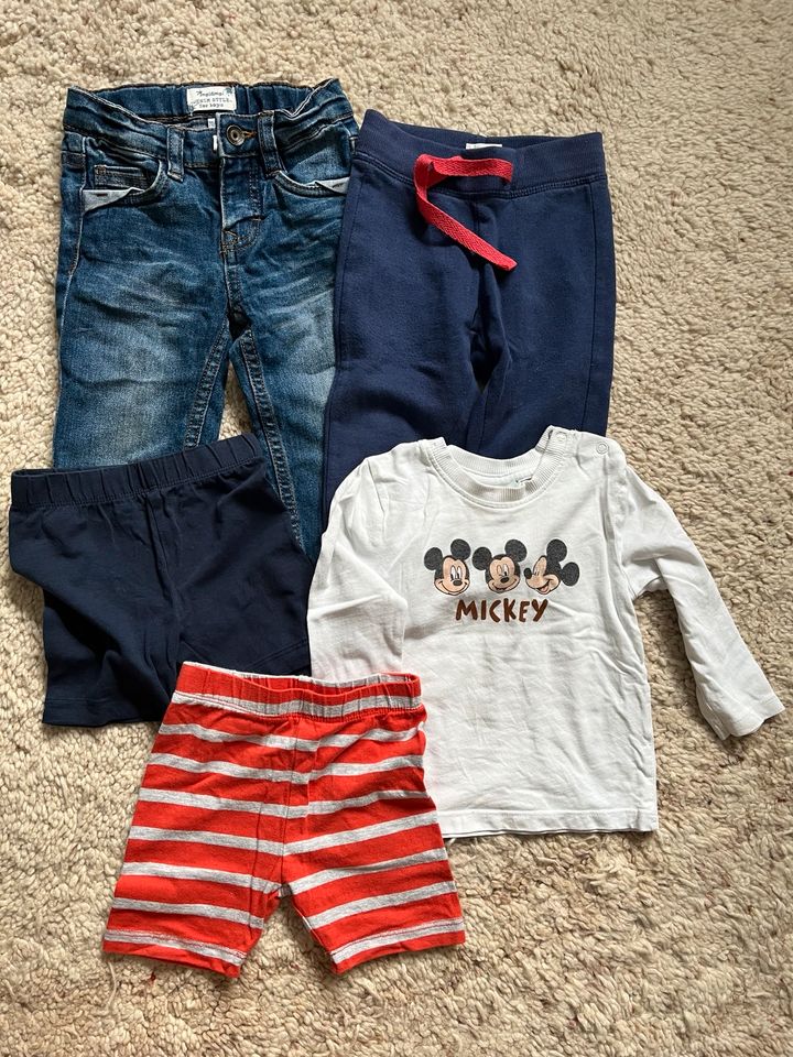Klamotten, Shirts, Pullis, Hosen (adidas) für Jungen, Größe 74-86 in Hemhofen