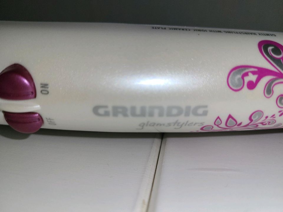 Glätteisen von Grundig zu verkaufen in Neumünster