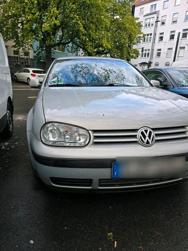 GOLF 4 1.4 BENZIN in Düsseldorf