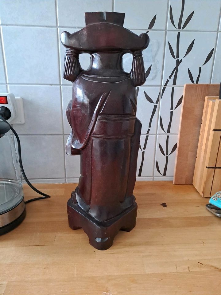 Konfuzius (?) Chinesische Figur aus Holz in Moers