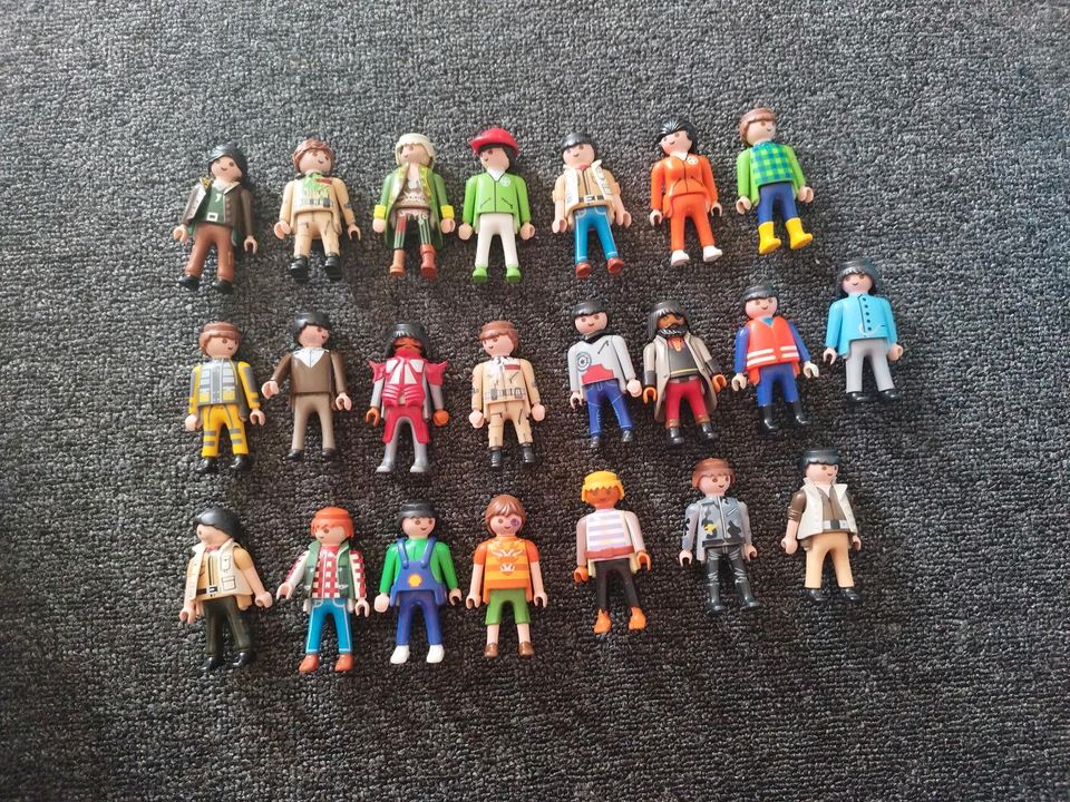 22 Playmobil Figuren in Hohenaspe
