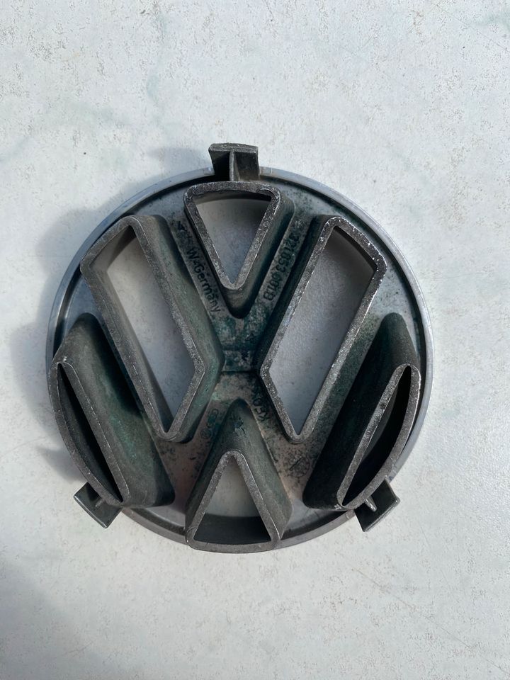 Volkswagen Emblem in Ismaning