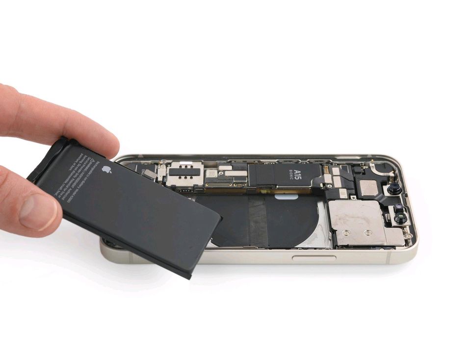 Apple iPhone 13 Mini - Akku Austausch Wechseln Reparatur in Göttingen