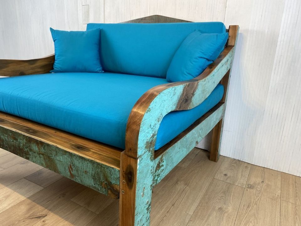 Boatwood by WMK # Besonderes kleines Sofa aus altem Bootsholz, ein handgefertigtes Unikat aus massivem Teakholz mit neuer Polsterung & Kissen # Couch Sessel Loungesessel Liege Loveseat Bootsmöbel Blau in Berlin