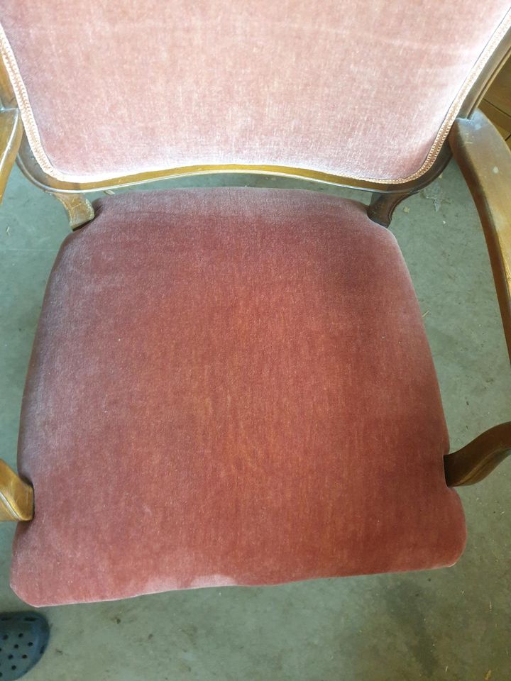 Stuhl antik - roter Sessel - Polsterstuhl alt in Altusried