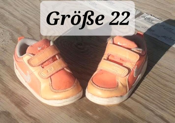 Nike Turnschuhe Größe 22 - Neuwertig in Waakirchen