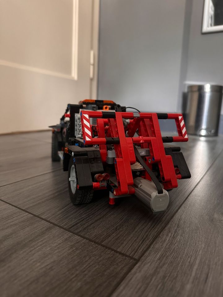 Lego Technik Abschleppfahrzeug (Elektrisch) in Viersen